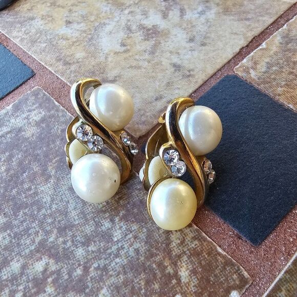 Vintage Faux Pearl and Rhinestone Two Tone Clip Back Earrings - Picture 1 of 2